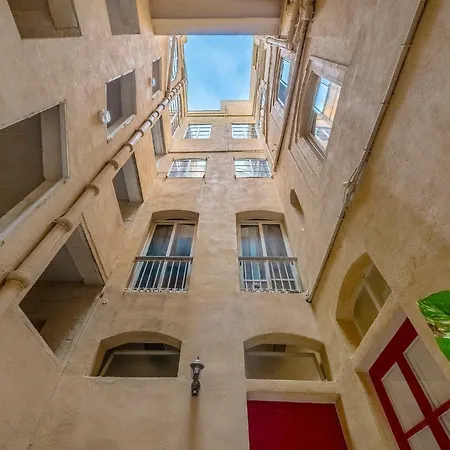 Apartment Main Street